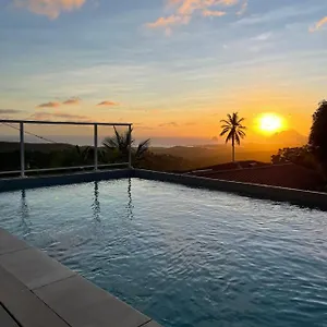 Hébergement de vacances Les Pameyaque 2 F2 Et 1 F3 De 140m2 Avec Piscines Et Vue Imprenable Sur La, Riviere-Salee